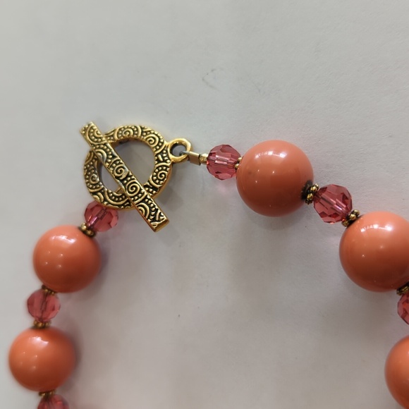 Beaded bracelet with crystal accents - Picture 2 of 4